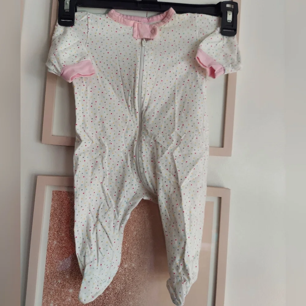 🎁 10/$25 - footed polka dot sleeper by Gerber, 0-3 months